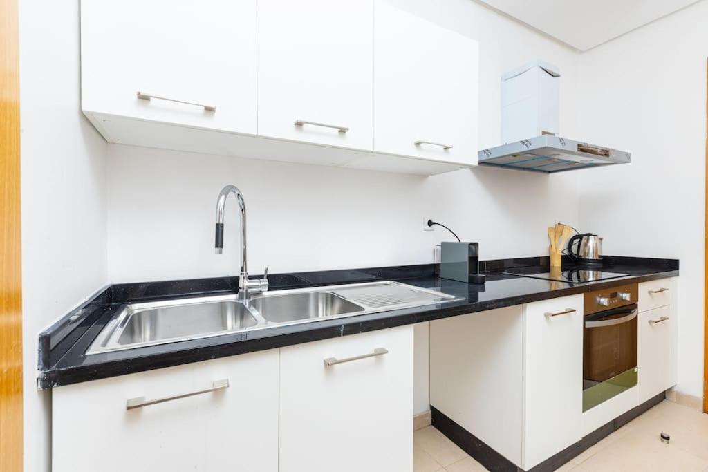 Appartement Modern 2Br Retreat In Marina Sale Luxury Living à Hajja Extérieur photo