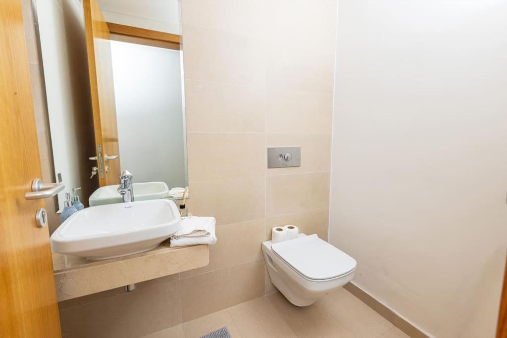 Appartement Modern 2Br Retreat In Marina Sale Luxury Living à Hajja Extérieur photo